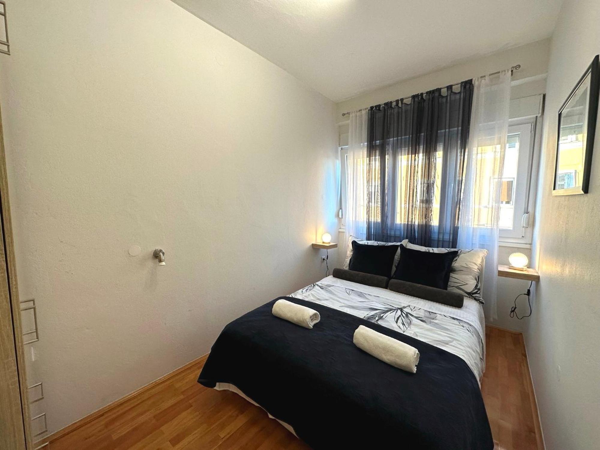 Spacious 3bdr App In Center 